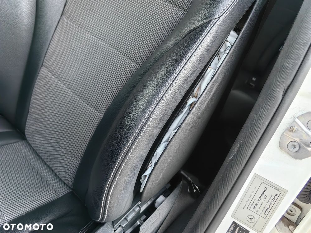 Mercedes-Benz Klasa C 220 d 4MATIC 9G-TRONIC - 24
