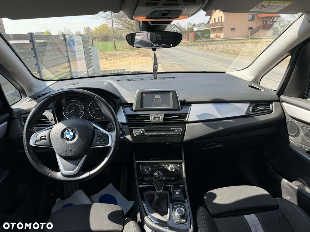 BMW Seria 2 218i - 10