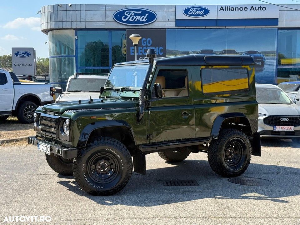 Land Rover Defender - 1