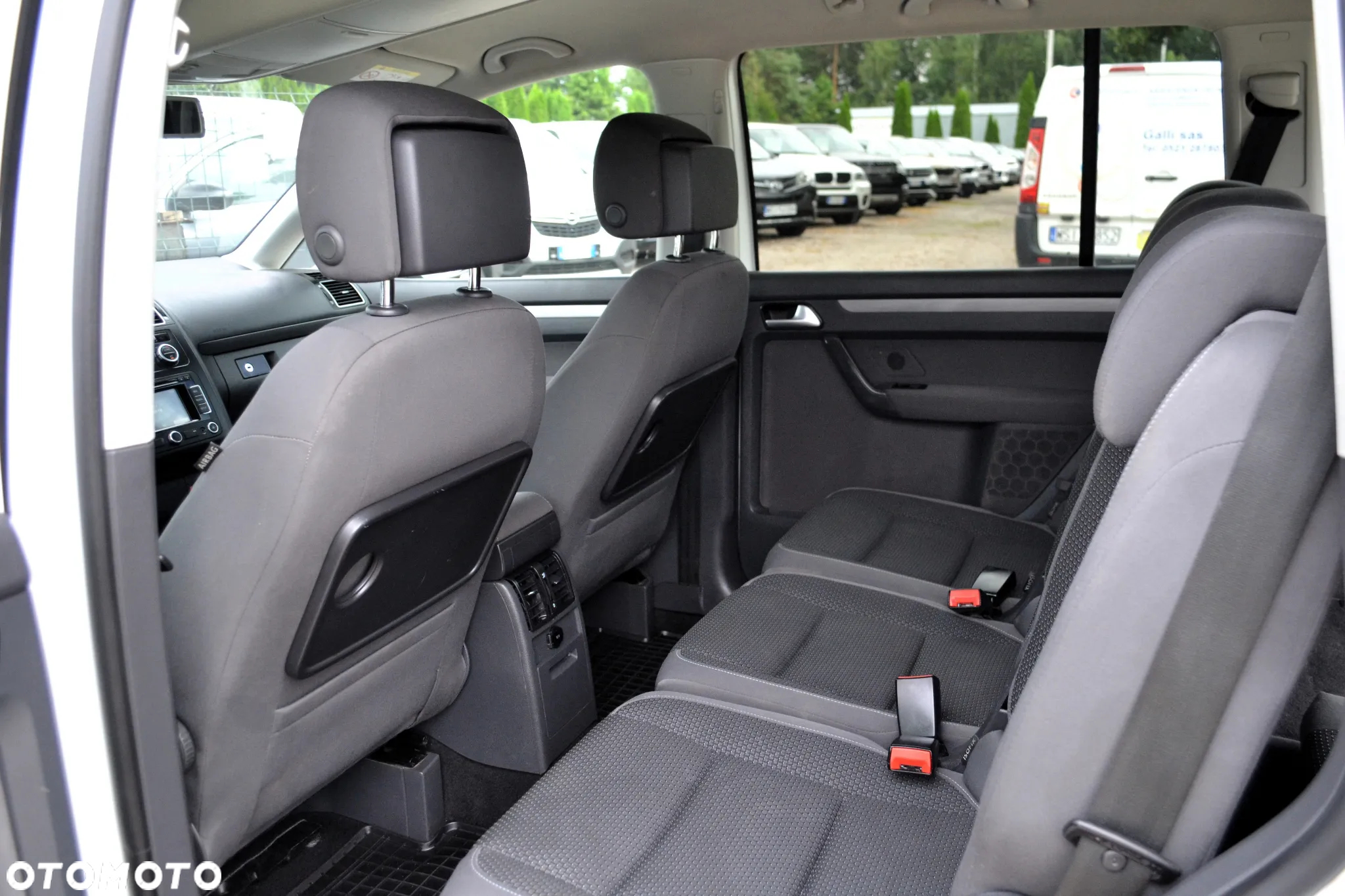 Volkswagen Touran 1.6 TDI DPF BlueMotion Technology Trendline - 11