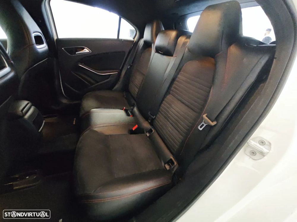 Mercedes-Benz A 180 (BlueEFFICIENCY) 7G-DCT AMG Sport - 45