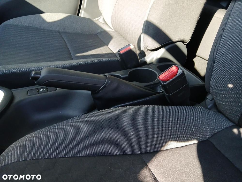 Toyota Yaris - 34