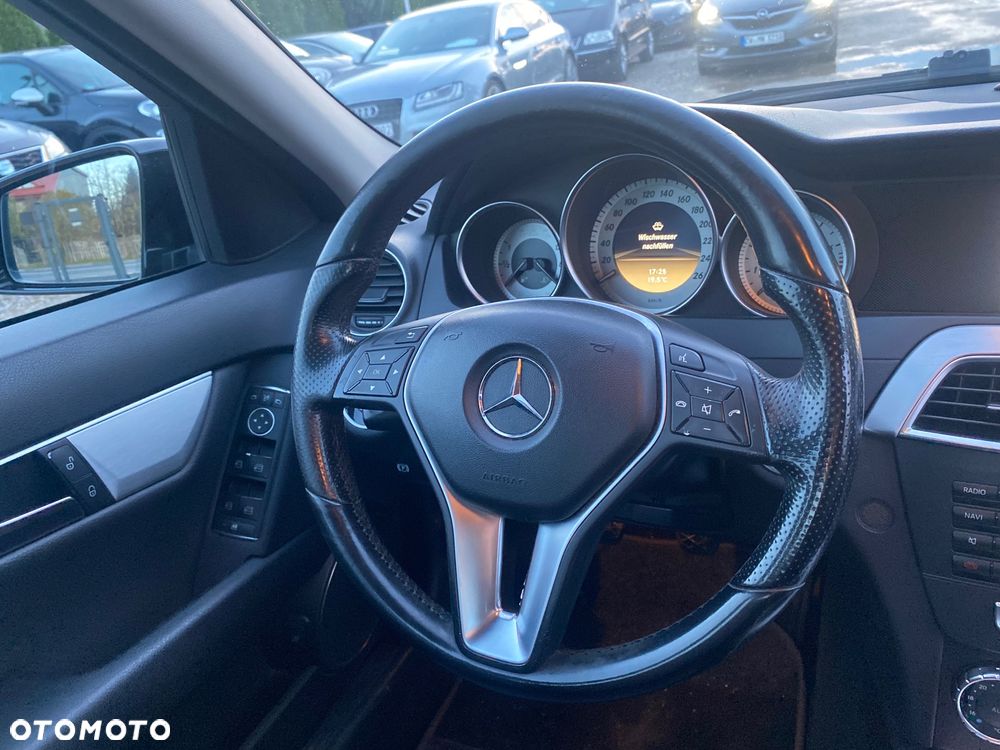 Mercedes-Benz Klasa C 180 CGI BlueEFFICIENCY Avantgarde - 34