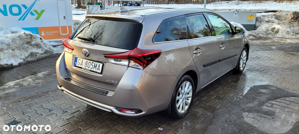Toyota Auris 1.6 Premium Comfort - 8