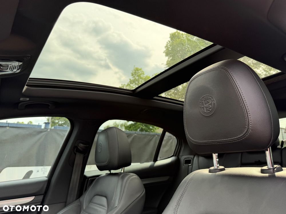 Alfa Romeo Stelvio 2.0 Turbo 16V AT8-Q4 Veloce - 16