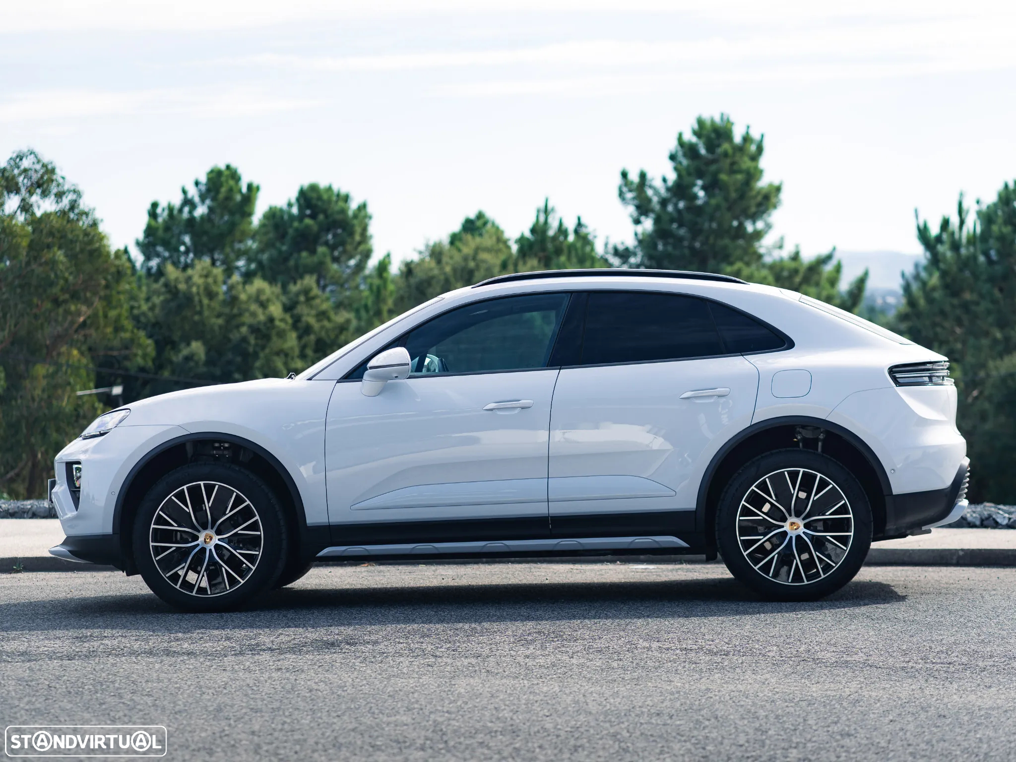 Porsche Macan Electric 4 - 5