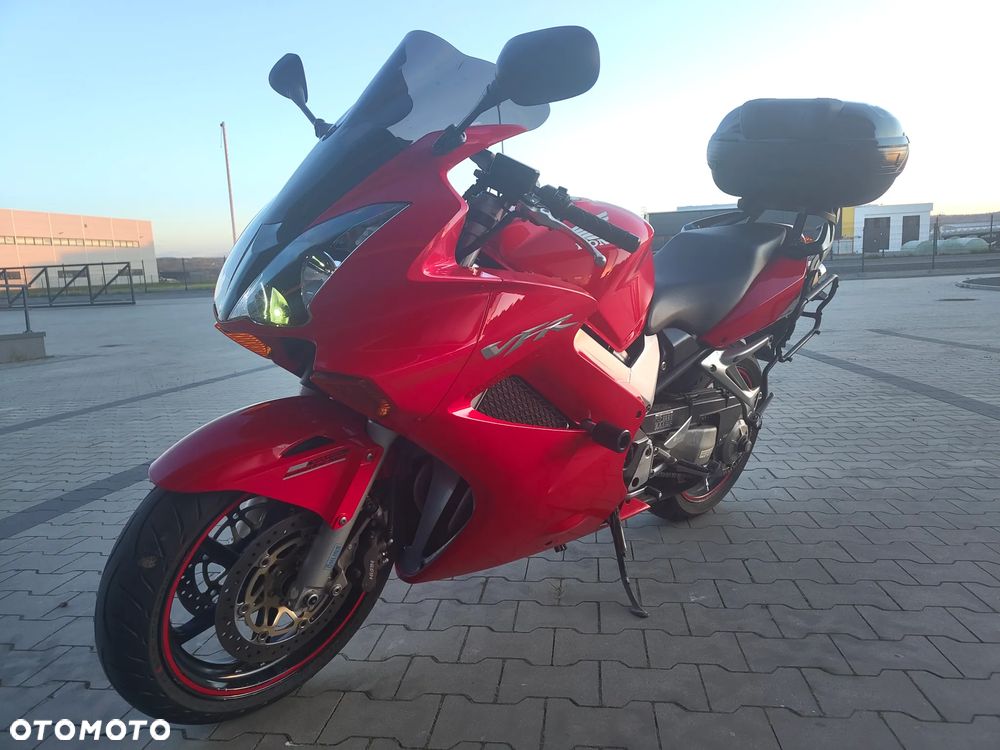 Honda VFR - 3