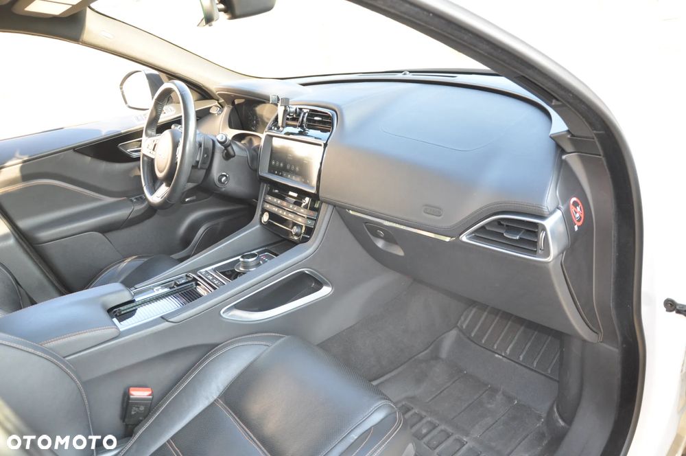 Jaguar F-Pace 2.0 i4P AWD R-Sport - 21