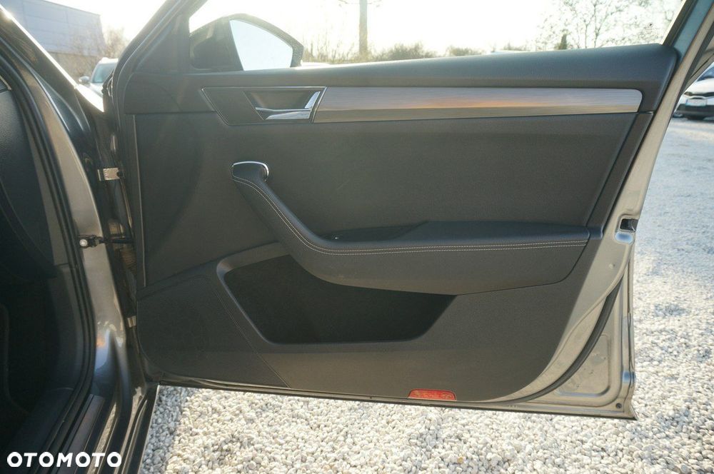 Skoda Superb 2.0 TDI SCR Style DSG - 27