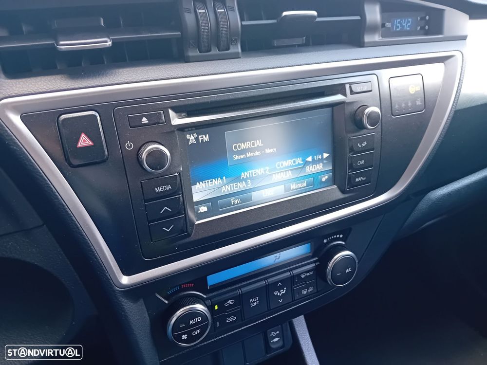 Toyota Auris Touring Sports 1.4 D-4D Com+P.Sport +Navi - 19