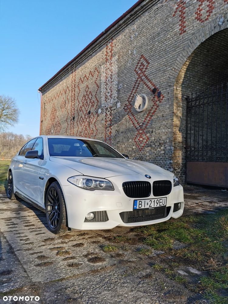BMW Seria 5 525d xDrive - 13