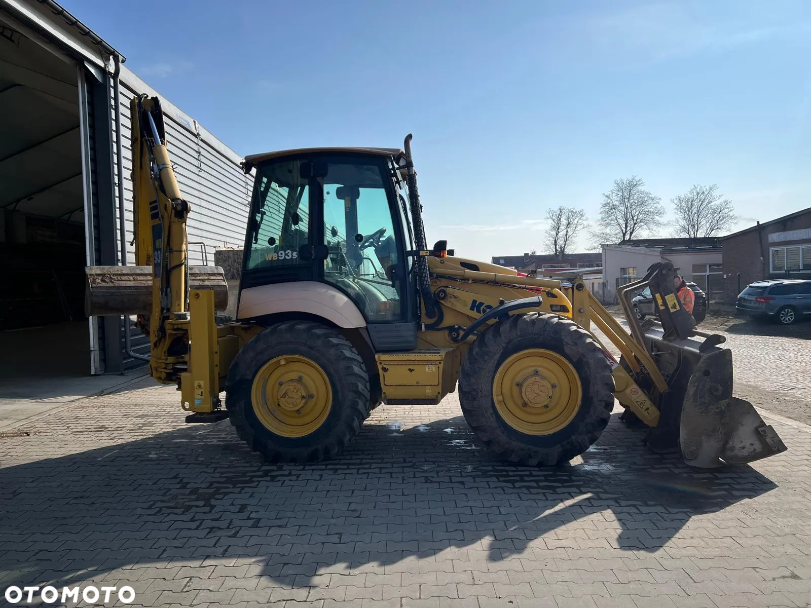 Komatsu WB93S-5 - 3