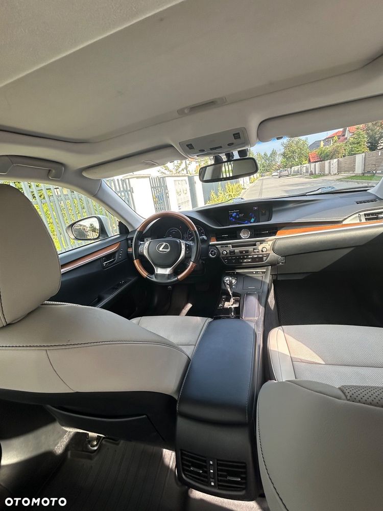 Lexus ES - 16