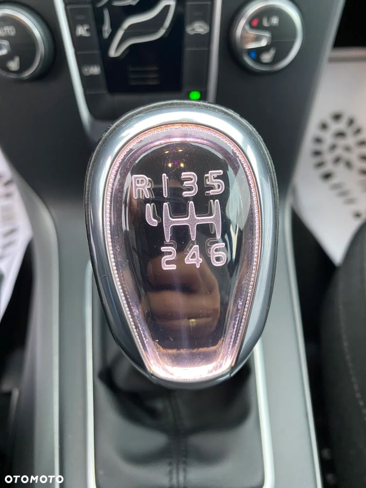 Volvo V40 T3 Momentum - 39