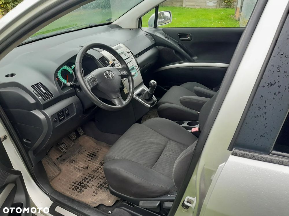 Toyota Corolla Verso 2.2 D-4D - 6