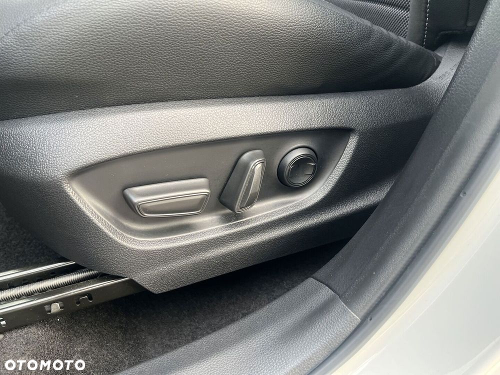 Toyota C-HR 2.0 PHEV Dynamic Force Executive - 22