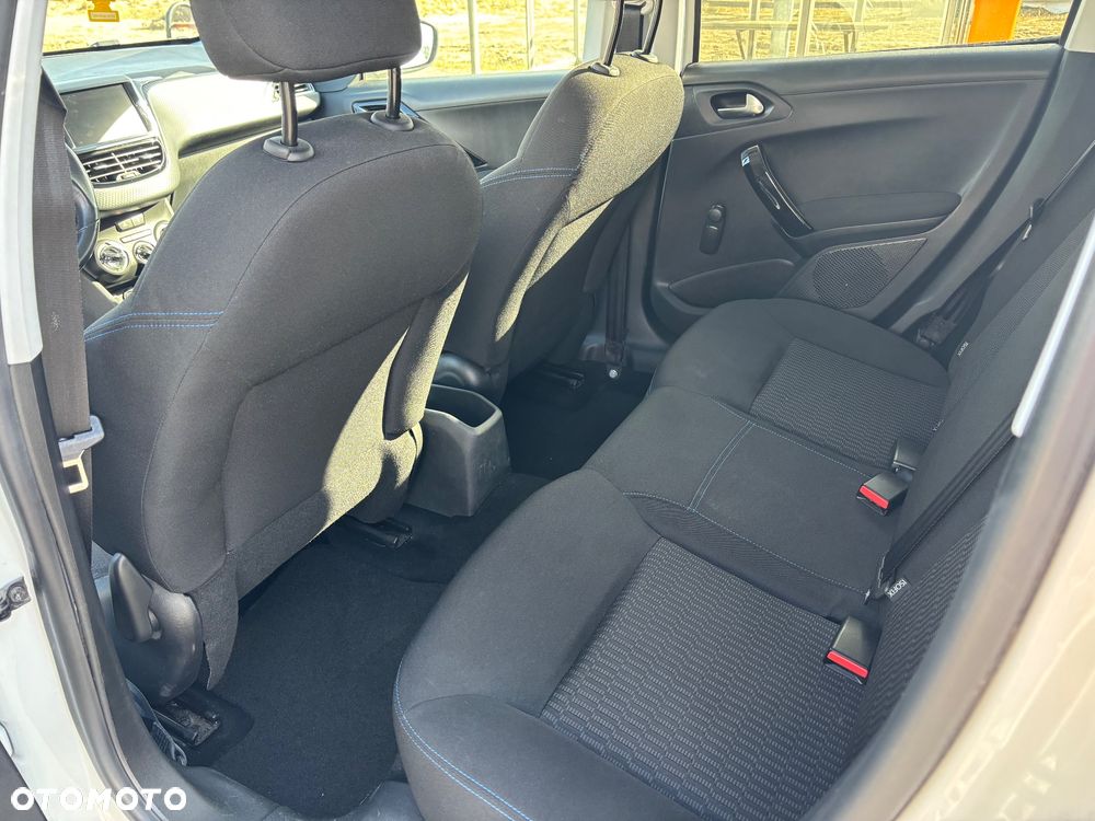 Peugeot 208 1.2 PureTech Style - 25