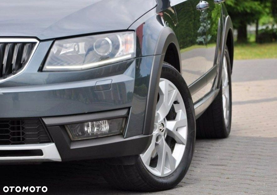 Skoda Octavia Scout 2.0 TDI 4x4 DSG - 11