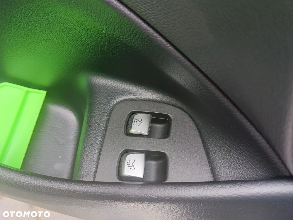 Mercedes-Benz Klasa E 220 d 4Matic All-Terrain 9G-TRONIC Exclusive - 12