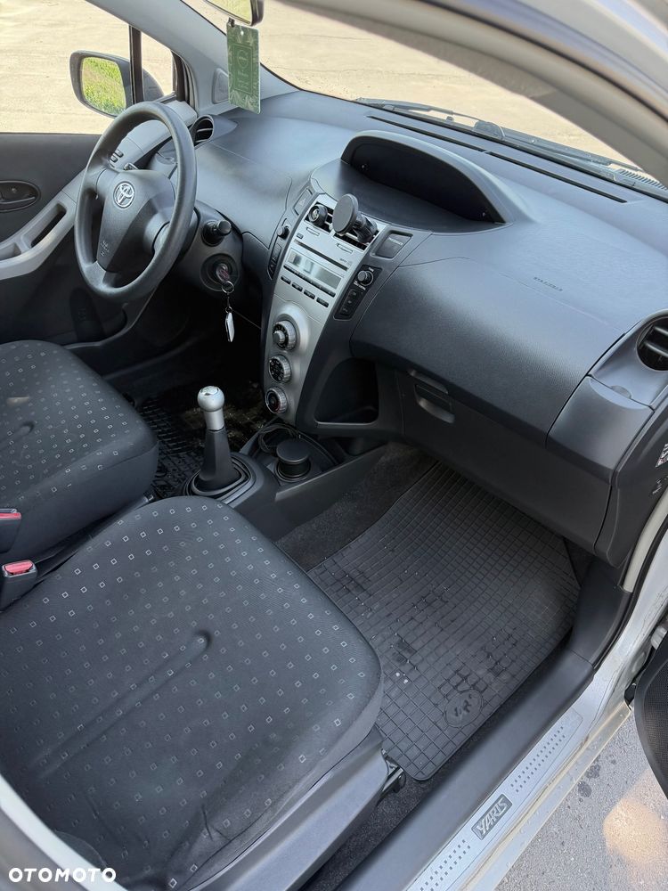 Toyota Yaris 1.3 Luna A/C - 9