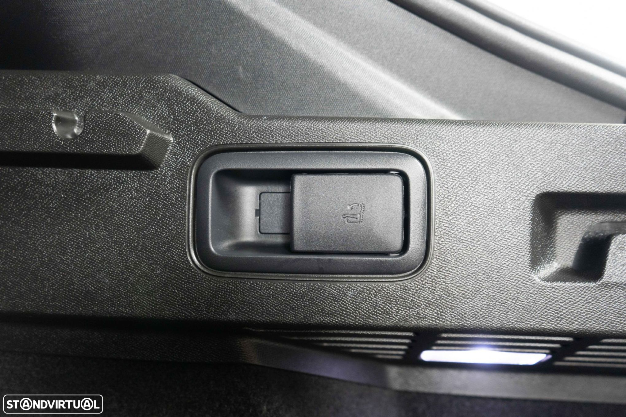 Peugeot 408 1.6 Hybrid GT e-EAT8 - 13
