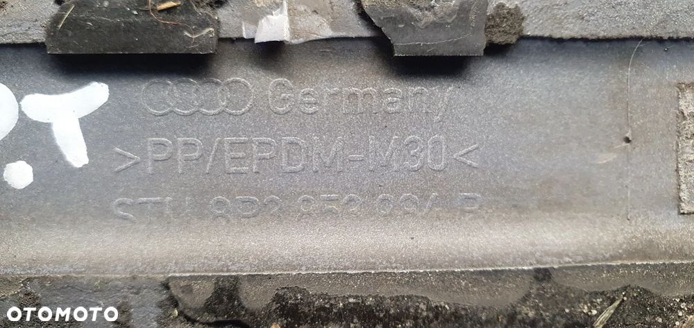 Listwa błotnika prawy tył tylna prawa Audi A3 8P 3D 8P3853984B - 4