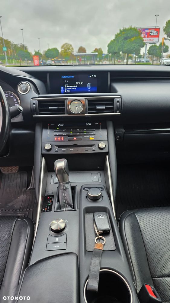 Lexus IS 200t / 300 Elegance - 16