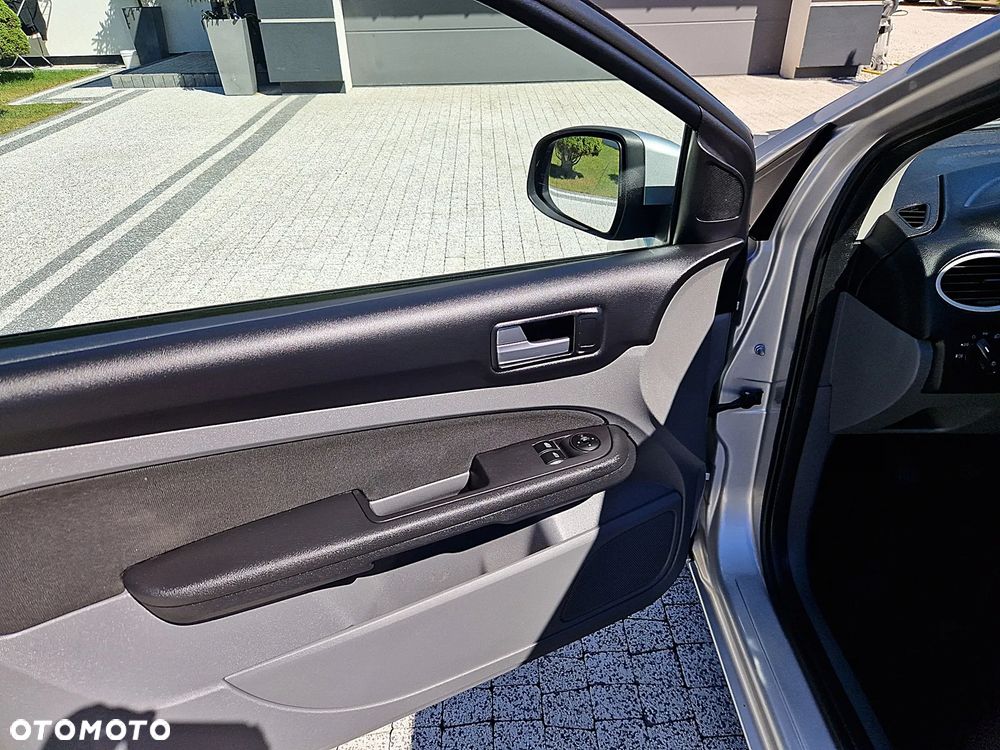 Ford Focus 1.6 16V Connect - 16