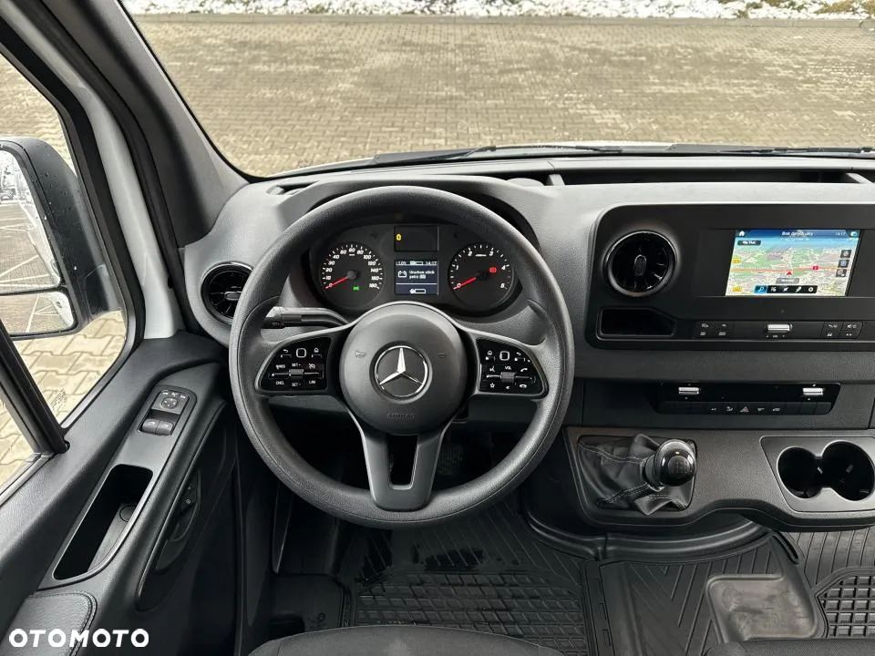 Mercedes-Benz Sprinter - 24