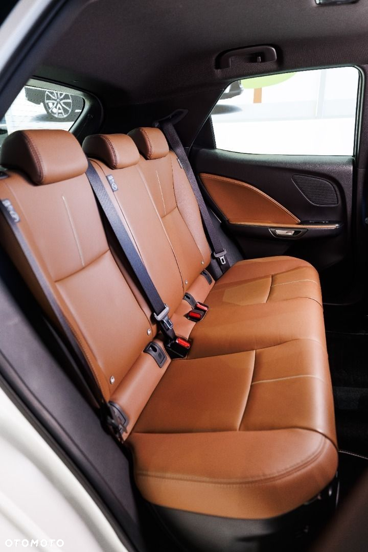 Lexus LBX - 11