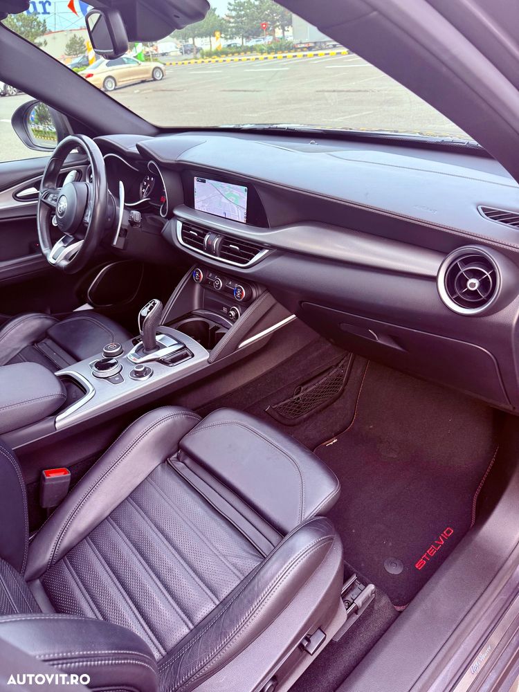 Alfa Romeo Stelvio 2.0 Turbo 16V AT8-Q4 Veloce - 9
