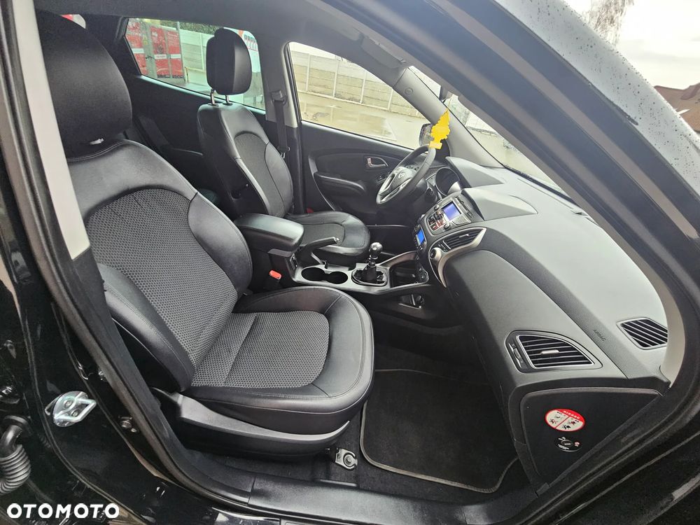 Hyundai ix35 1.7 CRDi 2WD blue Finale Gold - 14