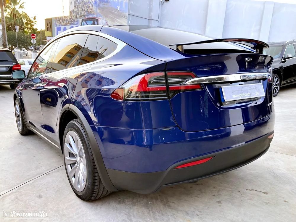 Tesla Model X - 5