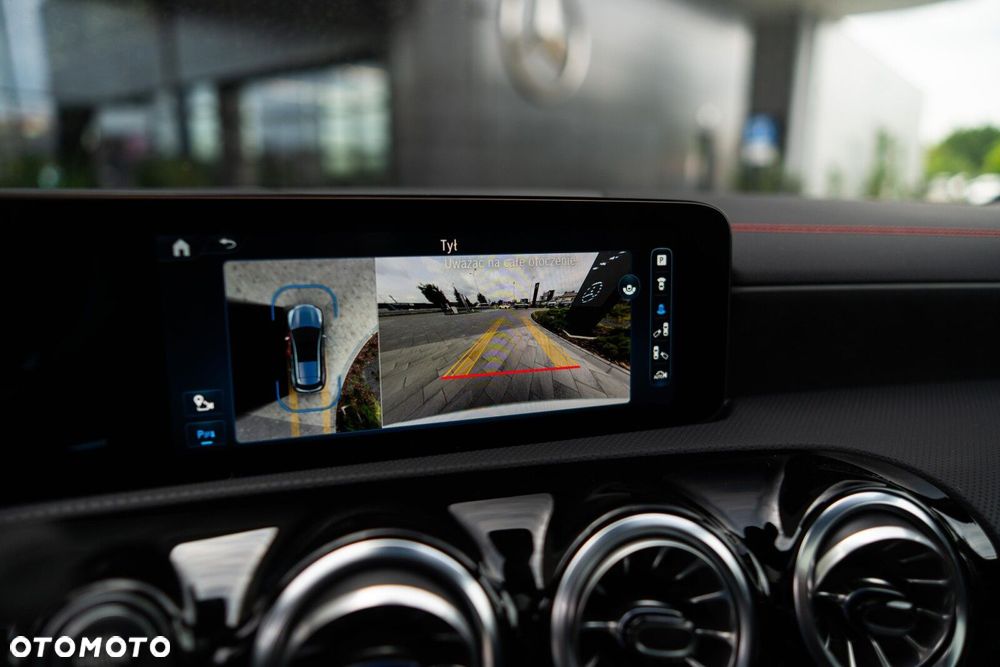 Mercedes-Benz CLA - 11