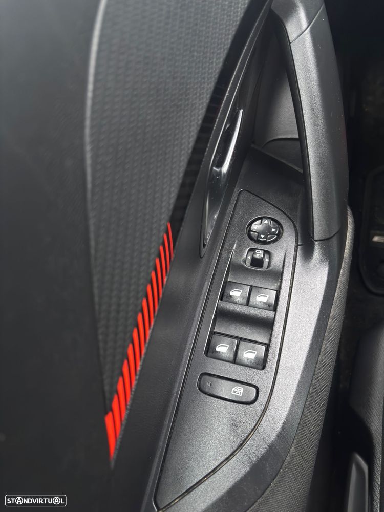 Peugeot e-2008 Active - 17