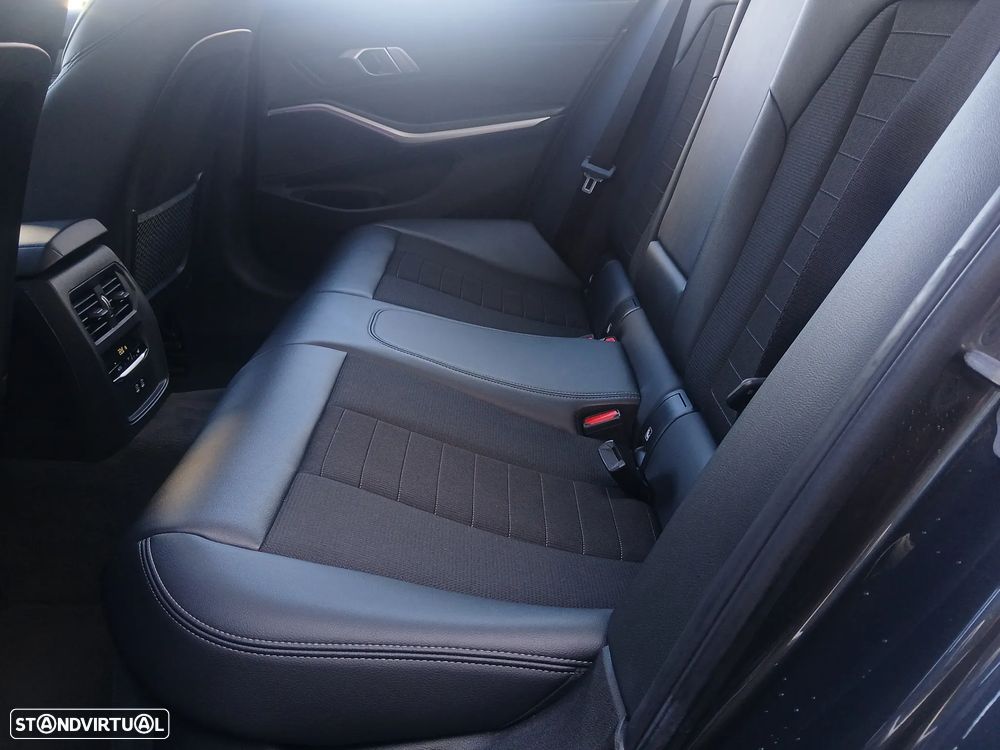 BMW 318 d Line Sport Auto - 27