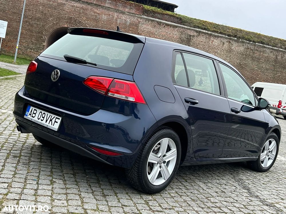 Volkswagen Golf 2.0 TDI BlueMotion Technology DSG Lounge - 2