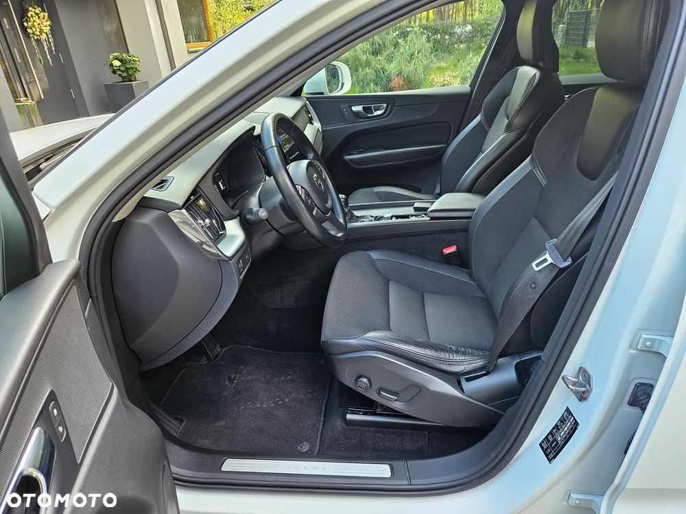 Volvo XC 60 D4 Momentum Pro - 23