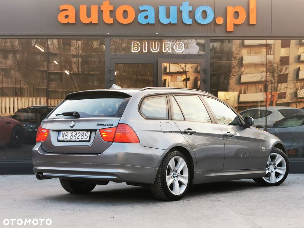 BMW Seria 3 320d xDrive DPF - 26