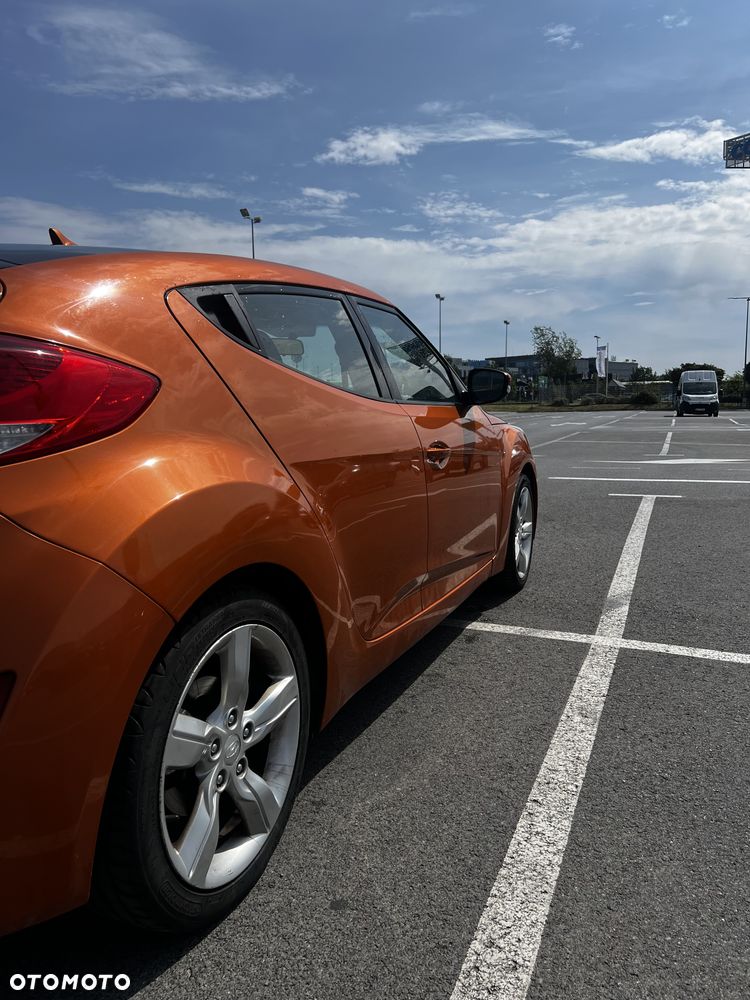 Hyundai Veloster 1.6 GDI Comfort - 11