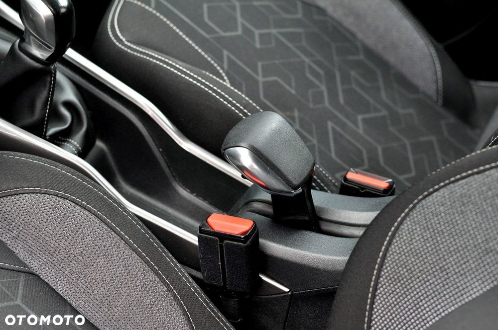 Peugeot 2008 1.2 Pure Tech GPF Style - 16