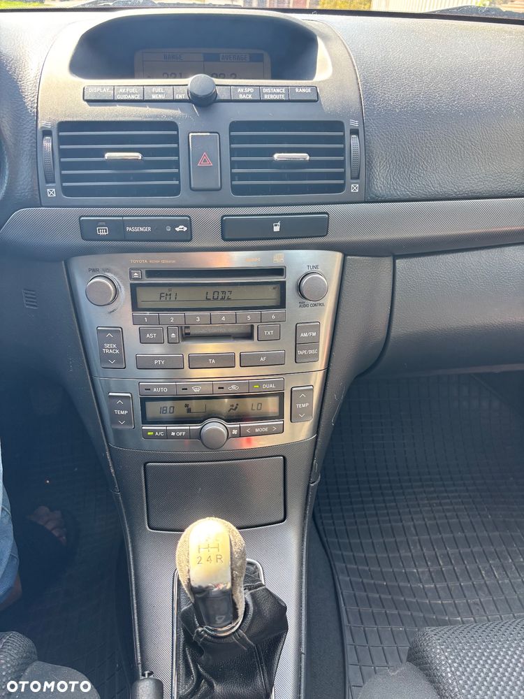 Toyota Avensis - 10