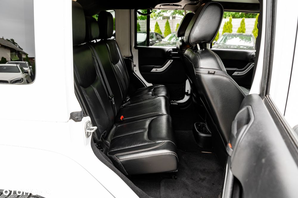 Jeep Wrangler Unlimited 3.6 Automatik Sahara - 21