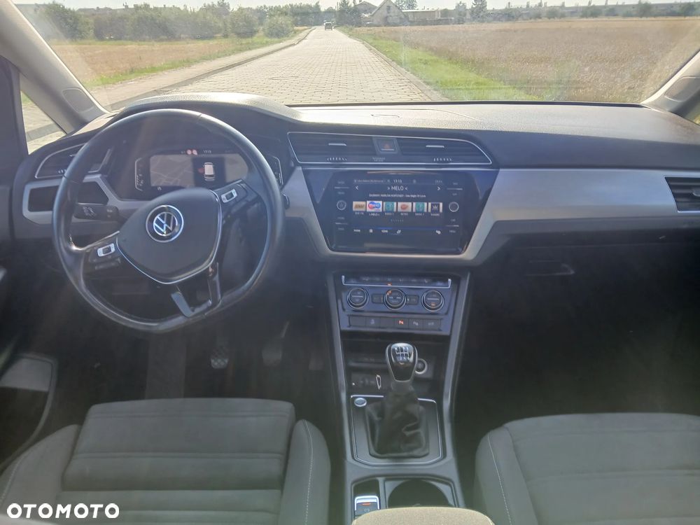 Volkswagen Touran 2.0 TDI SCR Comfortline - 28