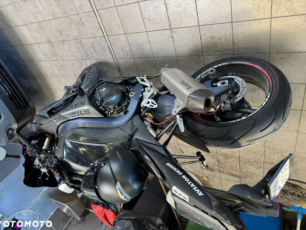 Suzuki GSX-R - 4