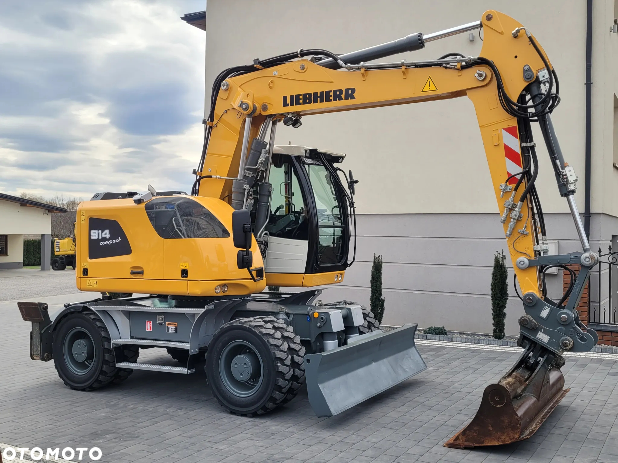 Liebherr A914 compact / 3500h / 2020rok / STAN IDEALNY / - 2