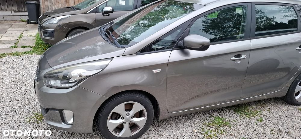 Kia Carens - 8