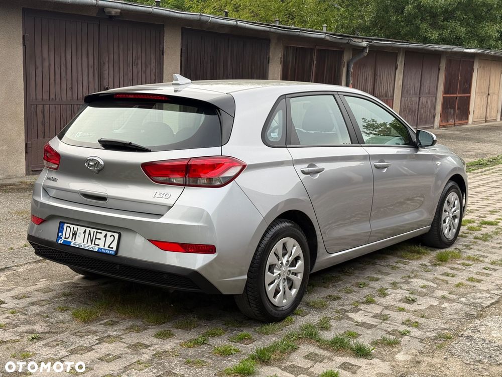 Hyundai i30 1.5 DPI Classic + - 21