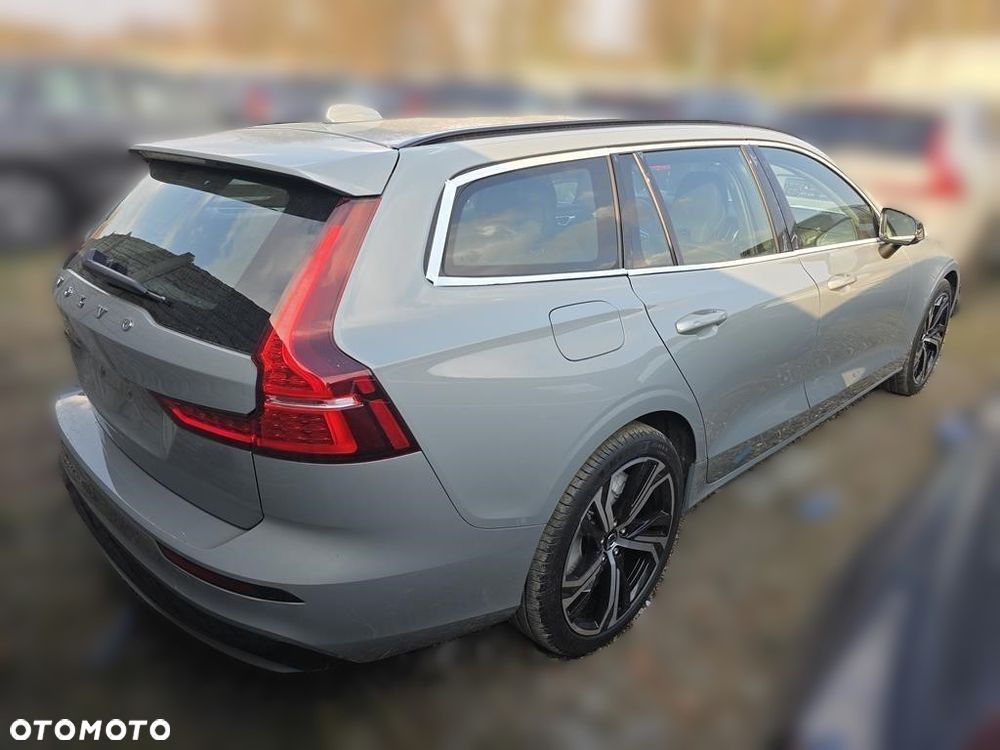 Volvo V60 B4 B Plus Dark - 3