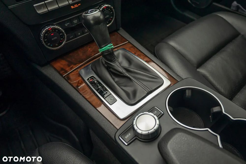 Mercedes-Benz Klasa C 300 7G-TRONIC - 28